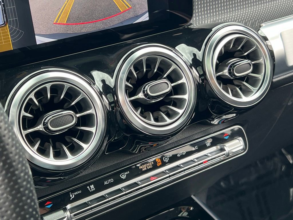 Used 2022 Mercedes-Benz EQB 300 4MATIC image 28