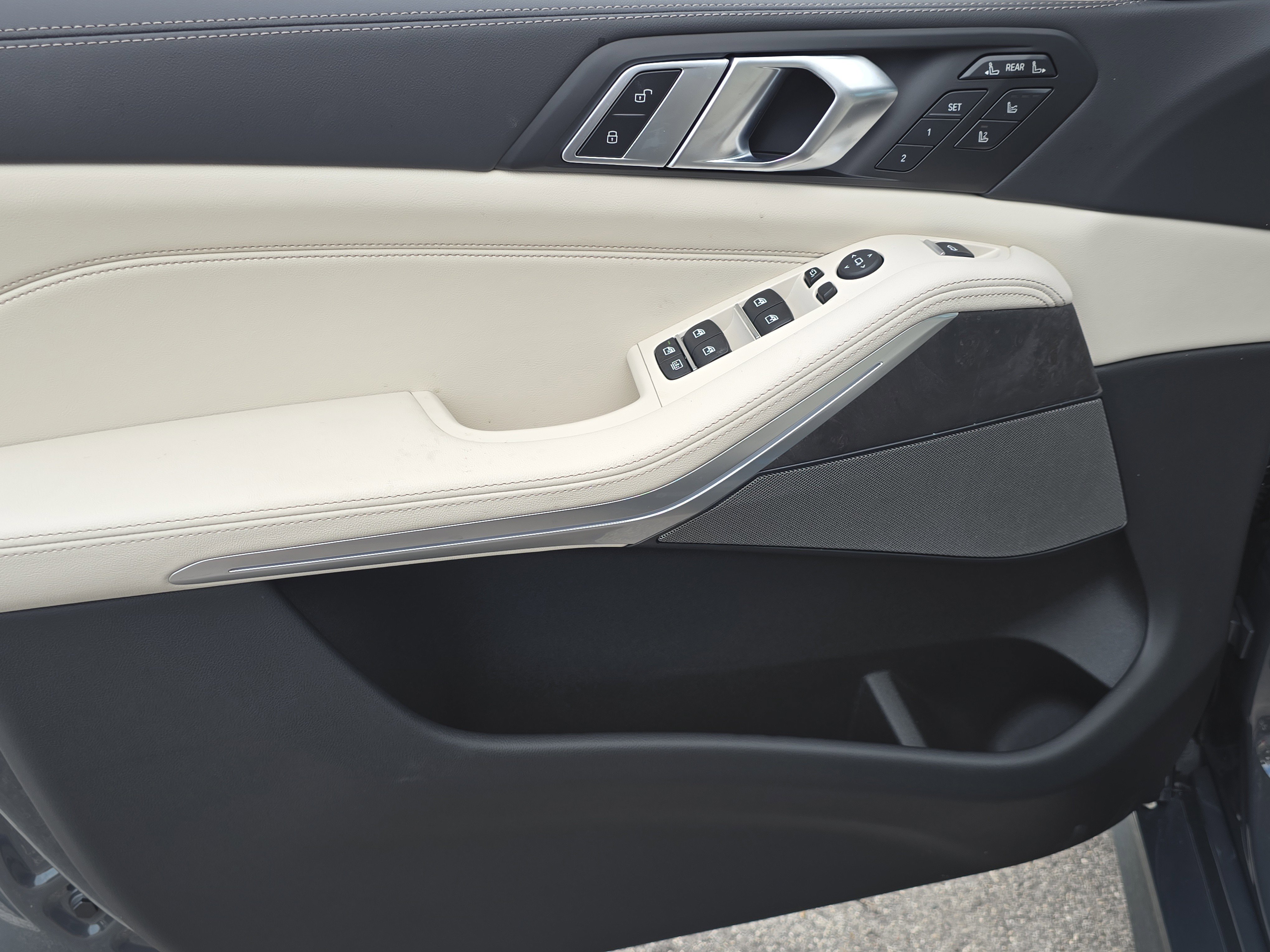 New 2026 BMW X7 M60i image 18