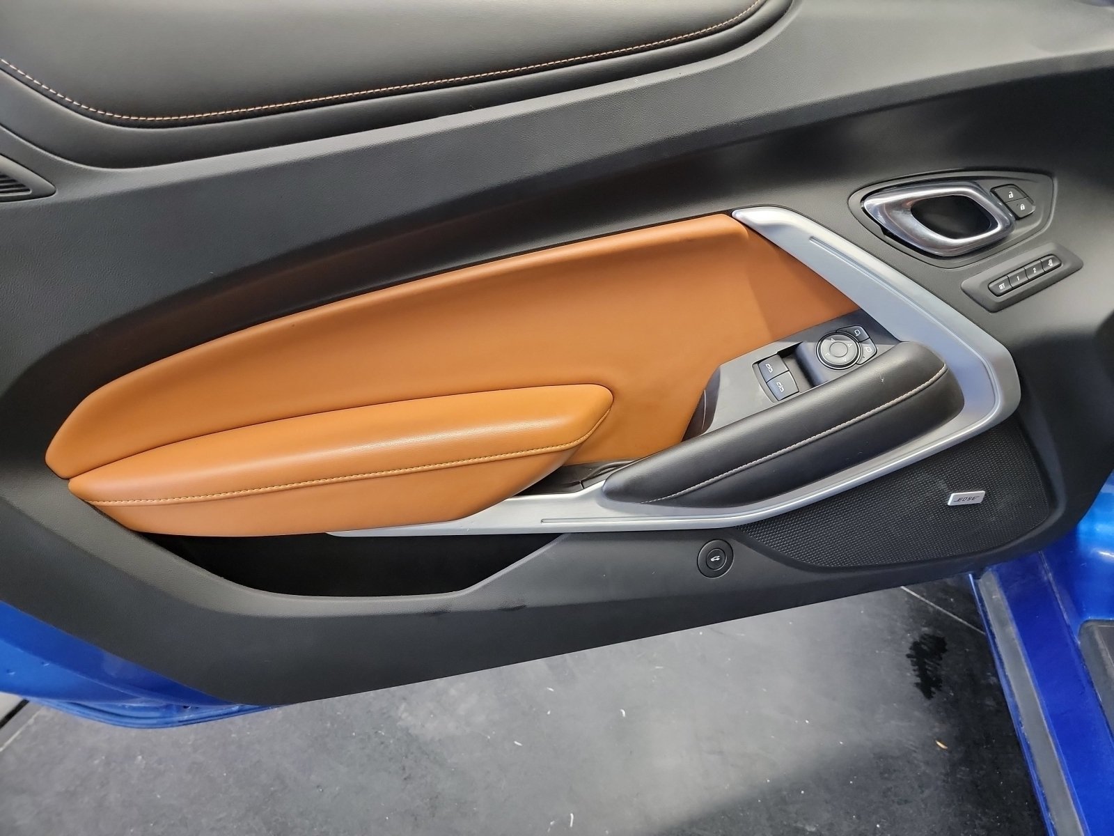 Used 2018 Chevrolet Camaro LT RWD image 13