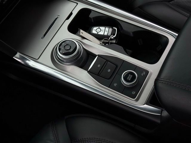 Used 2023 Ford Explorer Platinum w/ Technology Package image 31