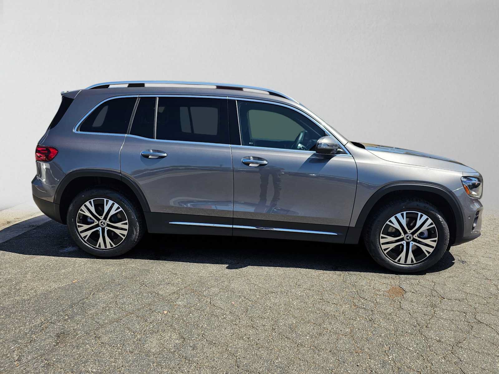 New 2026 Mercedes-Benz GLB 250 image 2