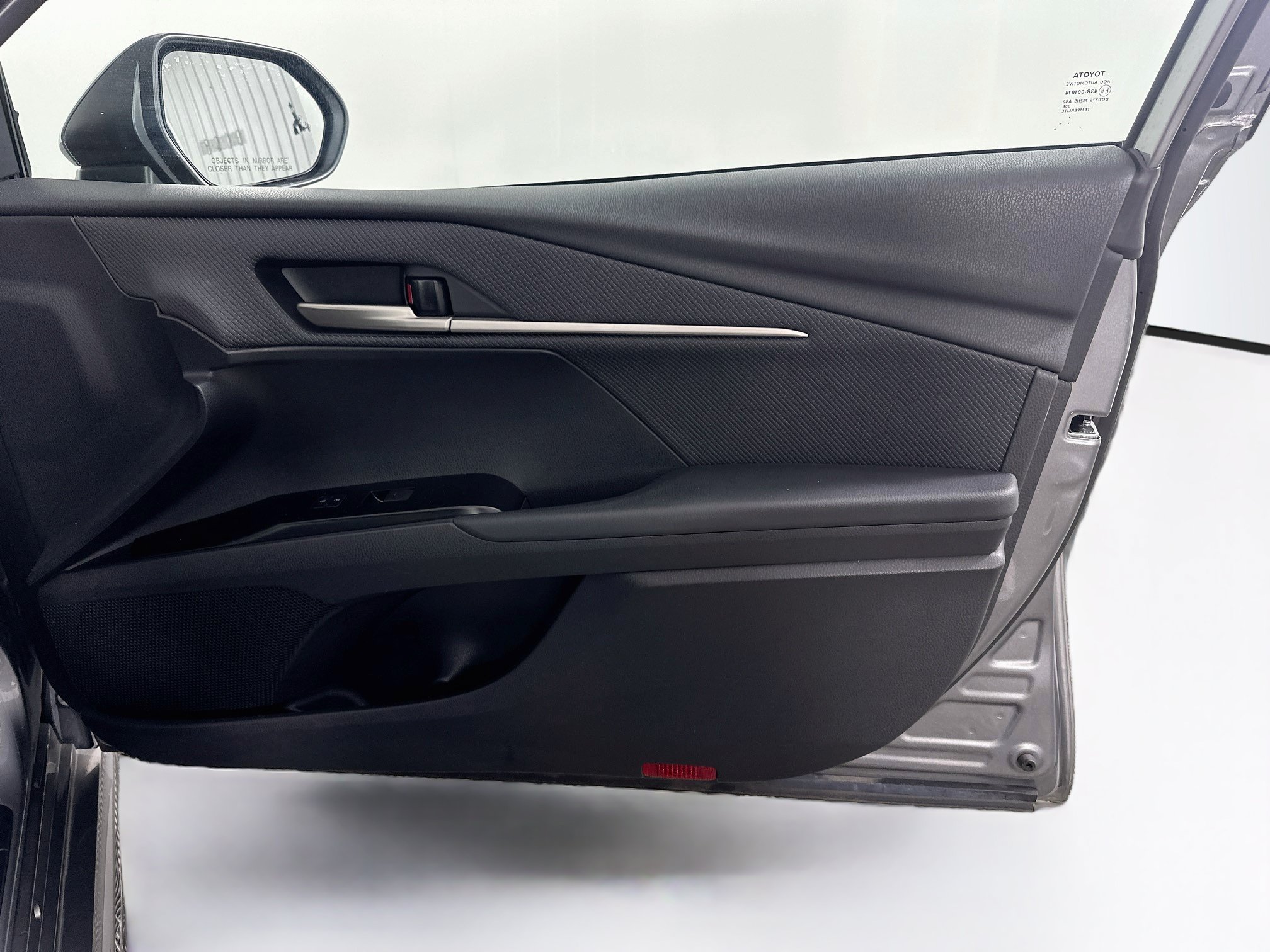 Used 2025 Toyota Camry SE FWD image 31