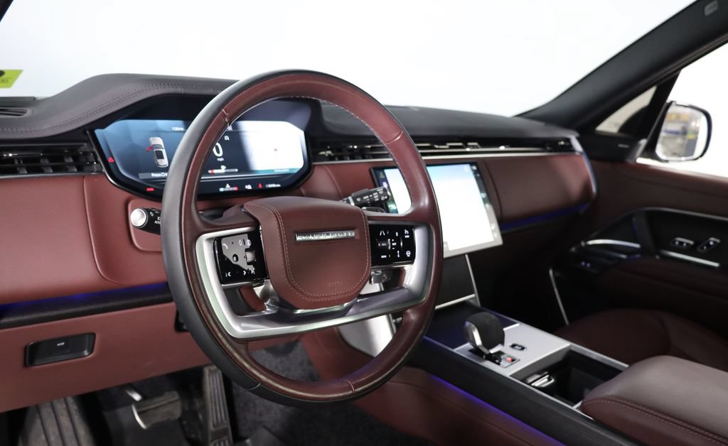 Used 2025 Land Rover Range Rover SE AWD/4WD image 32