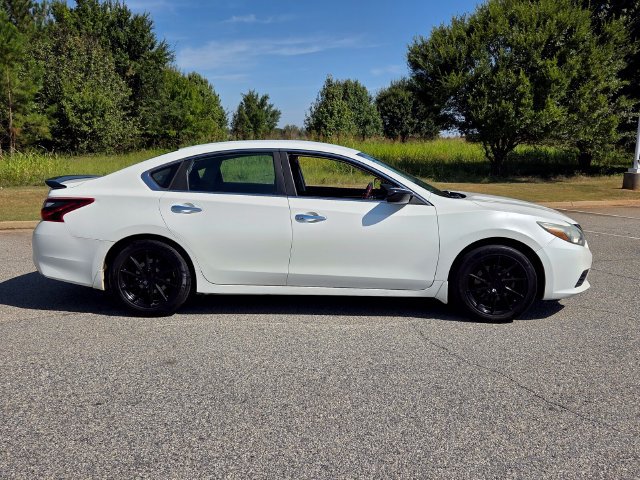 Used 2017 Nissan Altima 2.5 SR w/ Midnight Edition Package FWD image 15