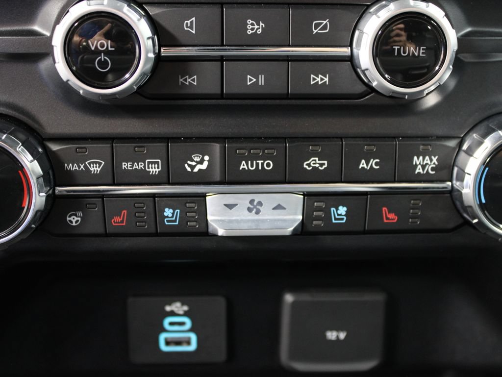 Used 2024 Ford F250 Lariat w/ Sport Appearance Package AWD/4WD image 69