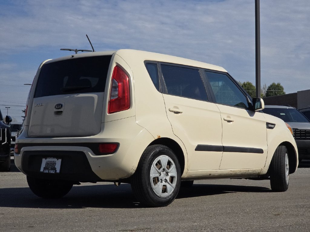 Used 2013 Kia Soul FWD image 13