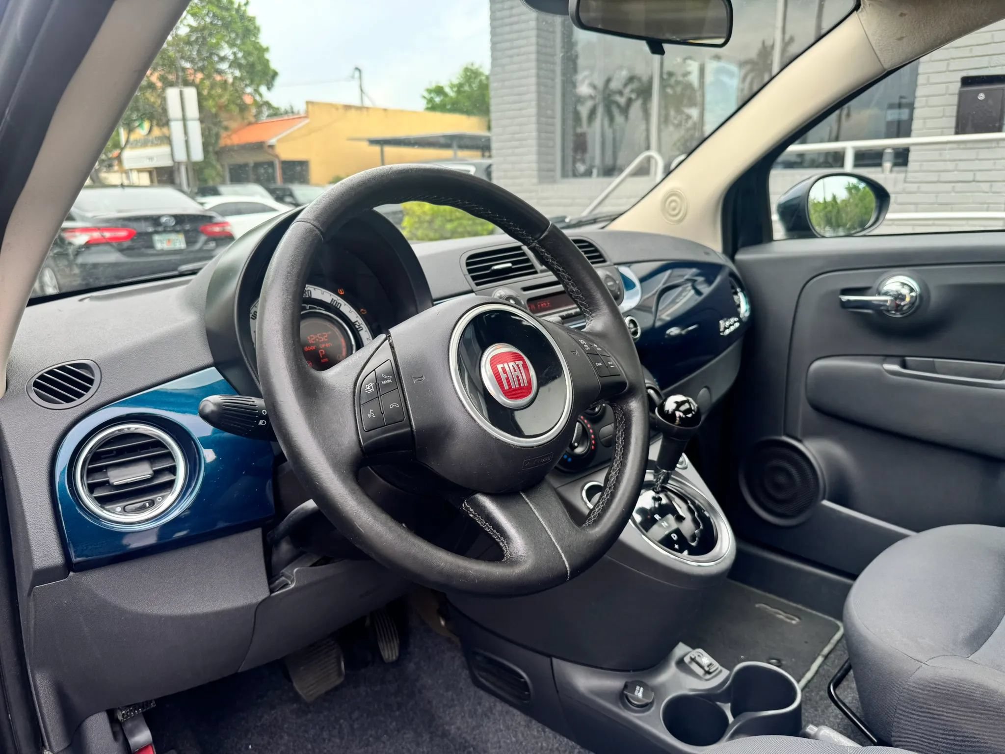 Used 2015 FIAT 500 Pop FWD image 11