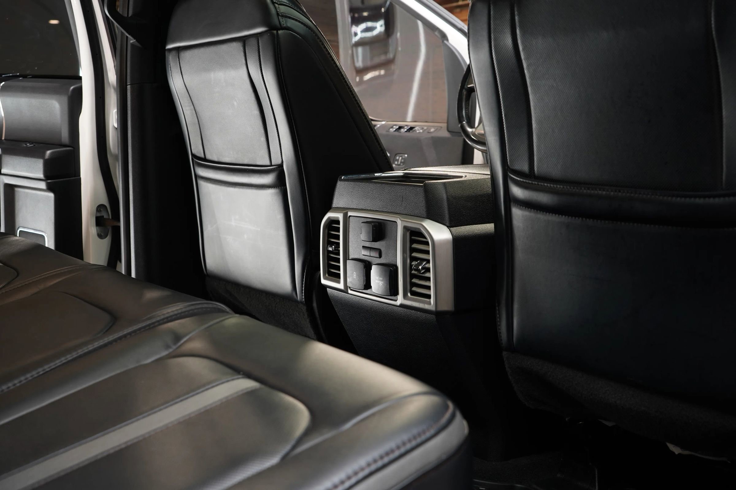 Used 2019 Ford F350 Platinum w/ Platinum Ultimate Package image 43