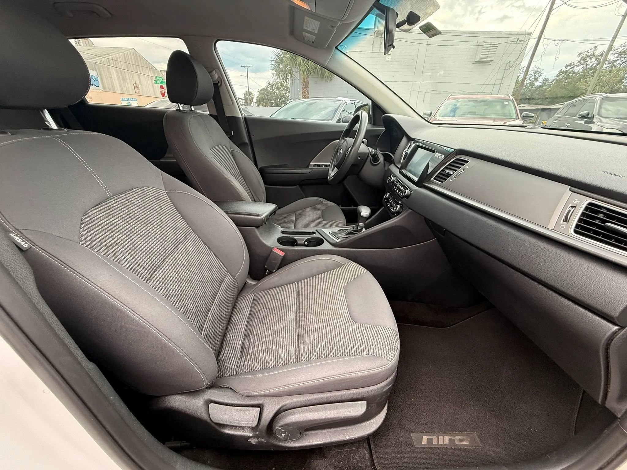 Used 2019 Kia Niro LX FWD image 13