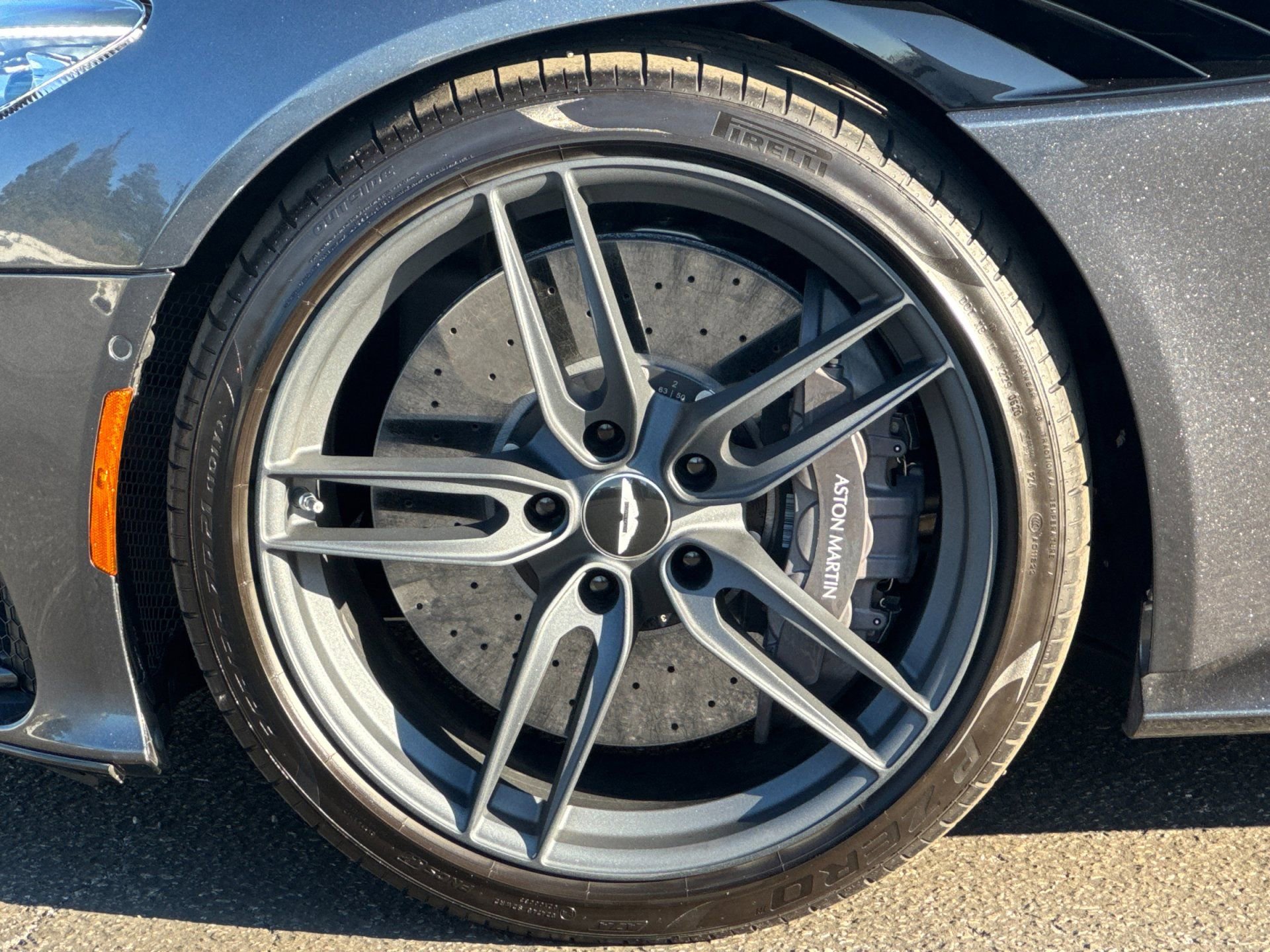 Used 2020 Aston Martin DBS Superleggera Volante image 4