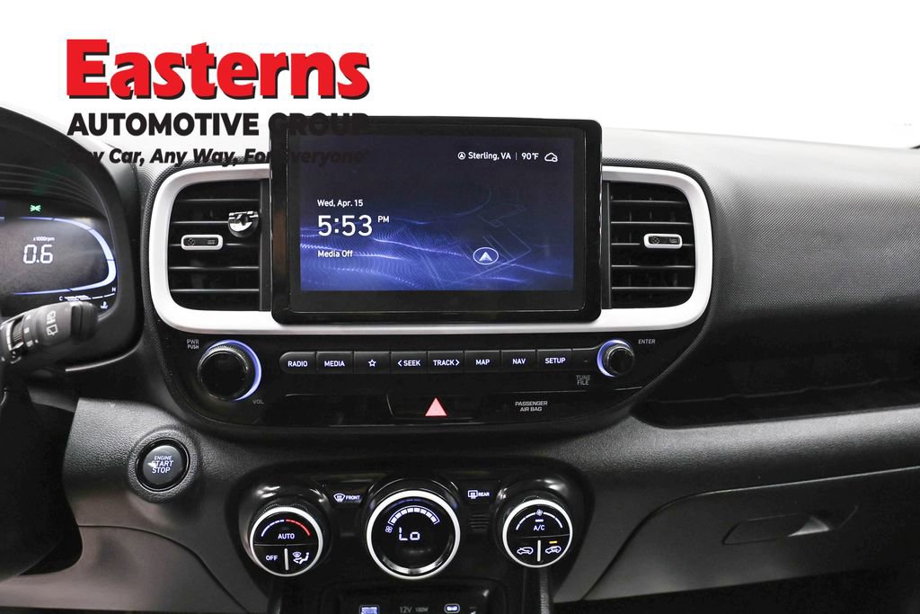 Used 2024 Hyundai Venue Limited FWD image 11