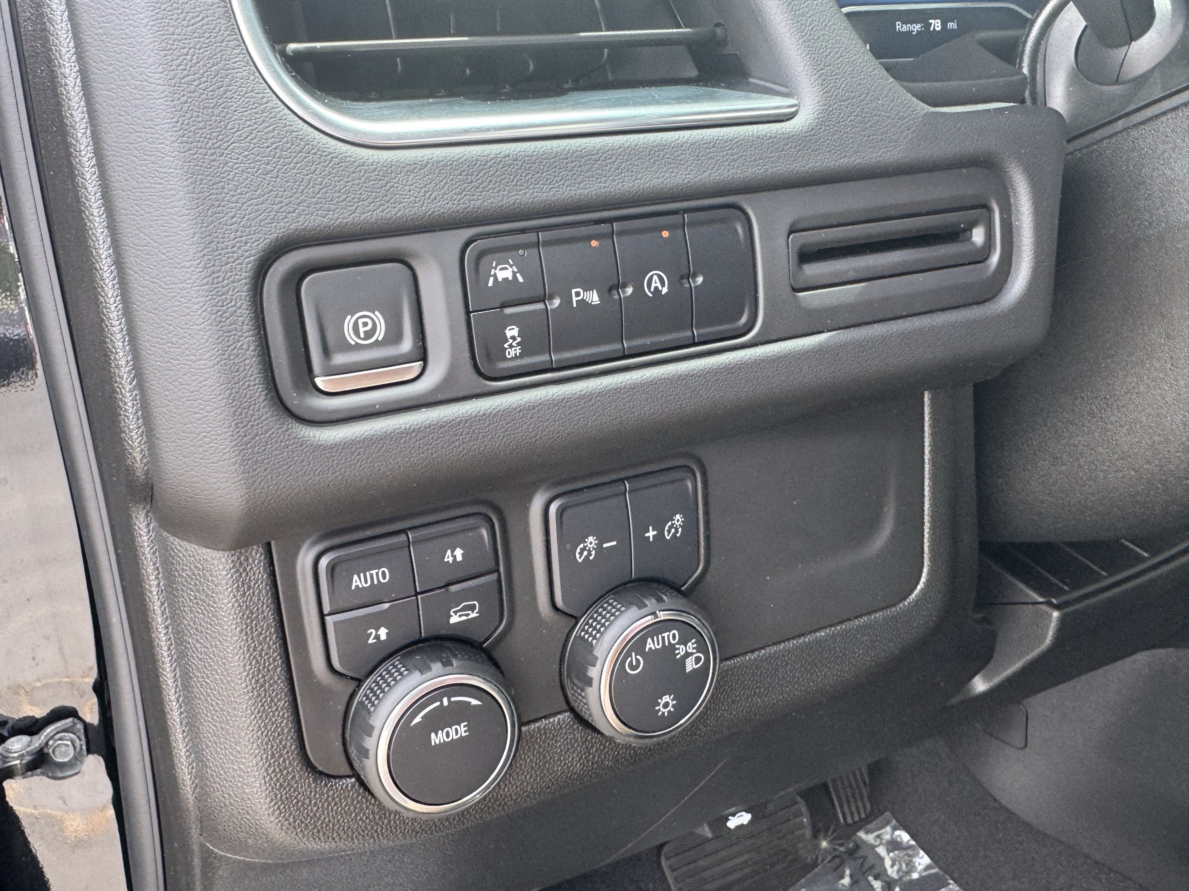 Used 2024 Chevrolet Suburban RST AWD/4WD image 37