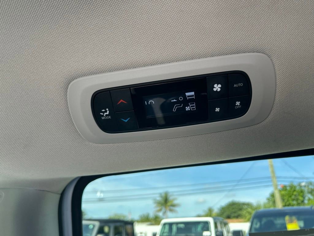 Used 2024 Chrysler Pacifica Touring-L FWD image 26