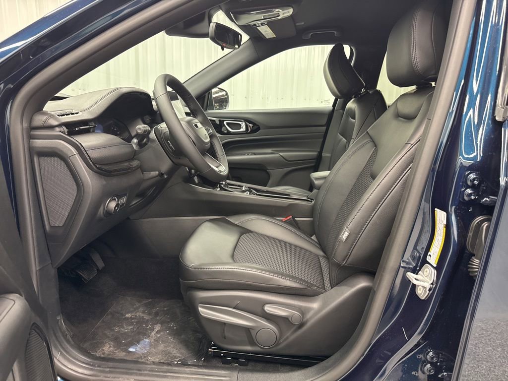 New 2026 Jeep Compass Latitude image 14