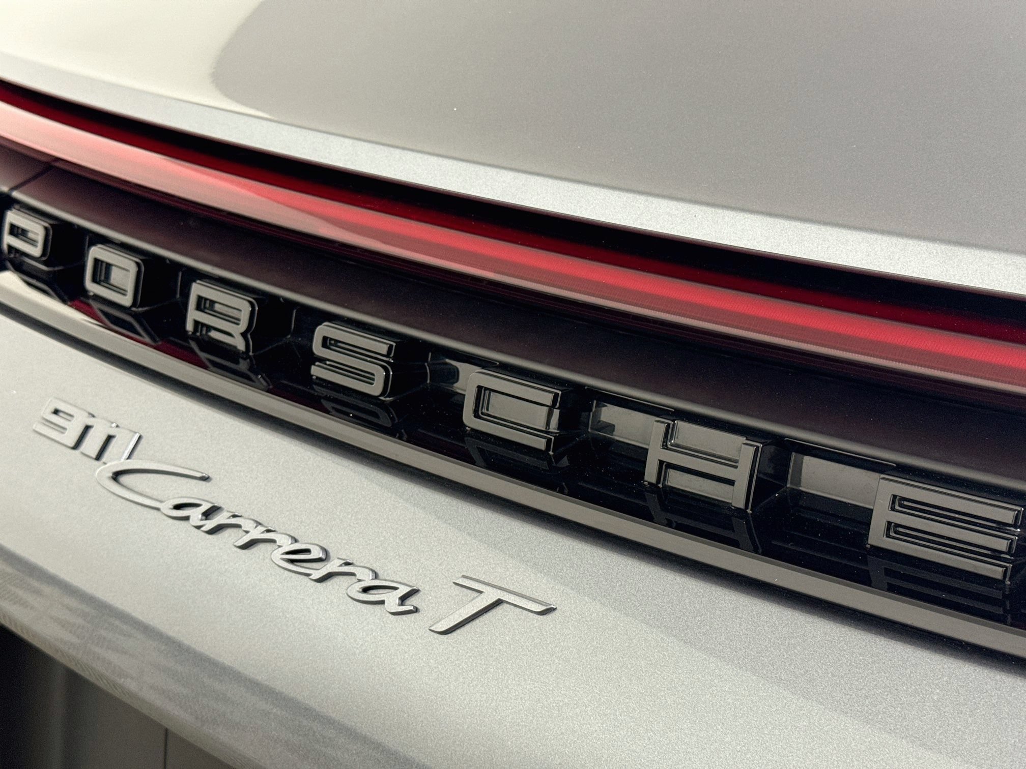 Certified 2025 Porsche 911 Carrera T RWD image 28