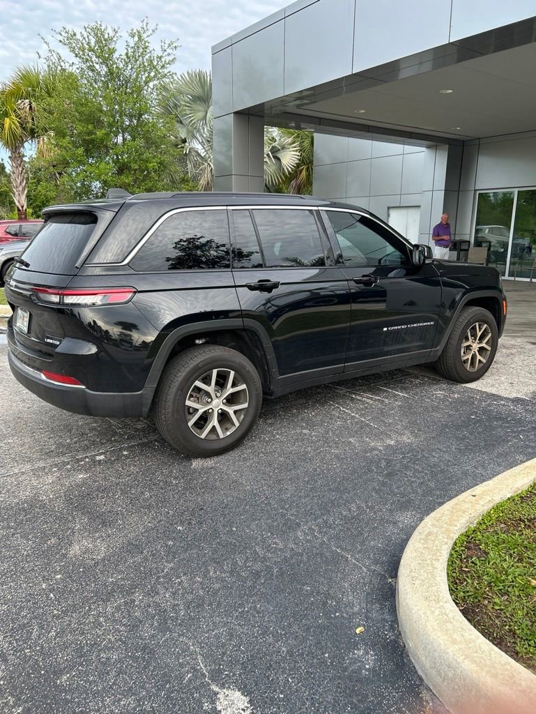 Used 2025 Jeep Grand Cherokee Limited w/ Trailer Tow Package RWD image 2