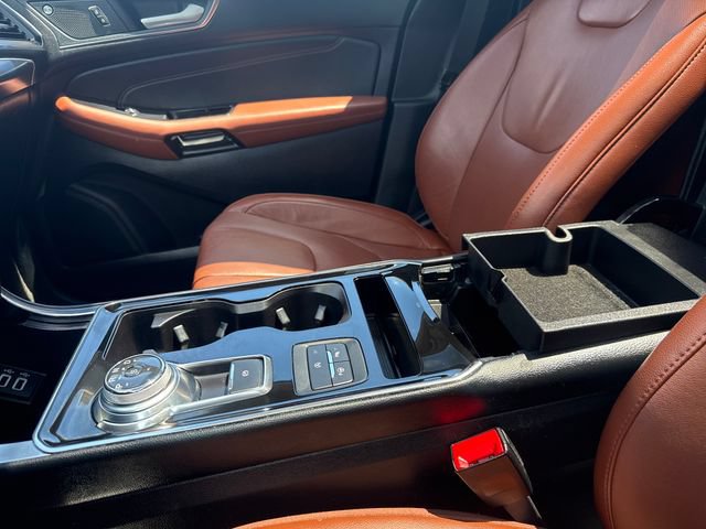Used 2019 Ford Edge Titanium w/ Equipment Group 301A AWD/4WD image 32