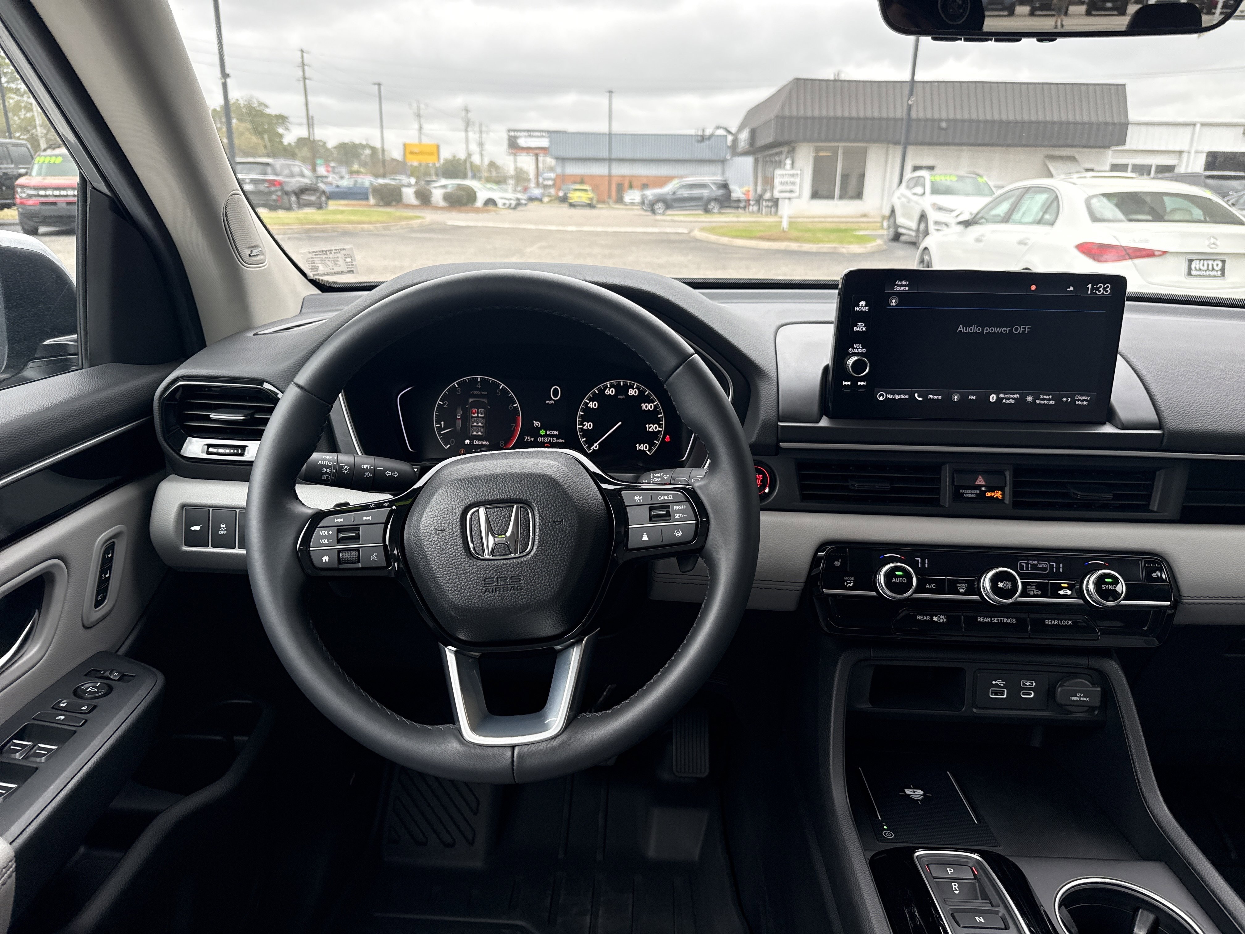 Used 2025 Honda Pilot Touring image 15