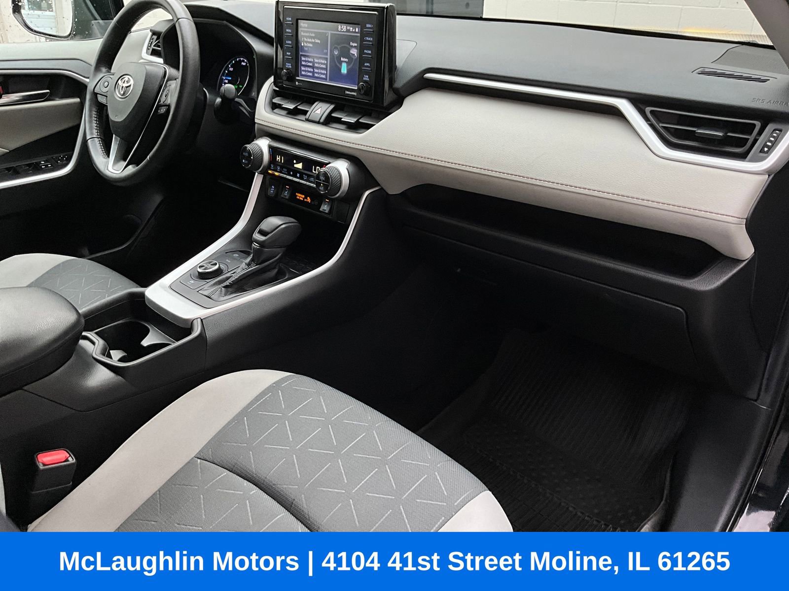 Used 2021 Toyota RAV4 XLE w/ XLE Grade Weather Package image 9