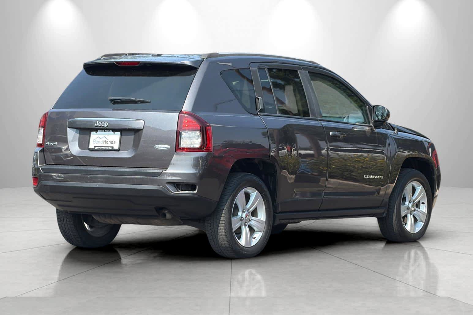 Used 2016 Jeep Compass Latitude AWD/4WD image 2