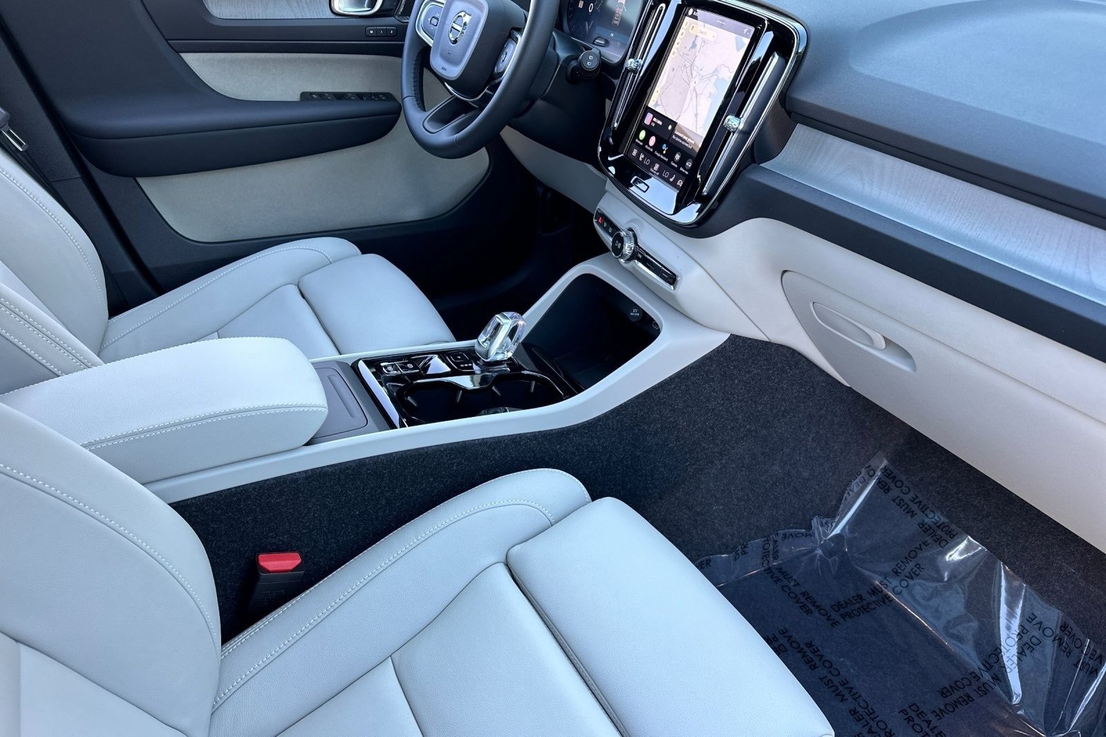 New 2026 Volvo XC40 B5 Ultra w/ Climate Package image 18