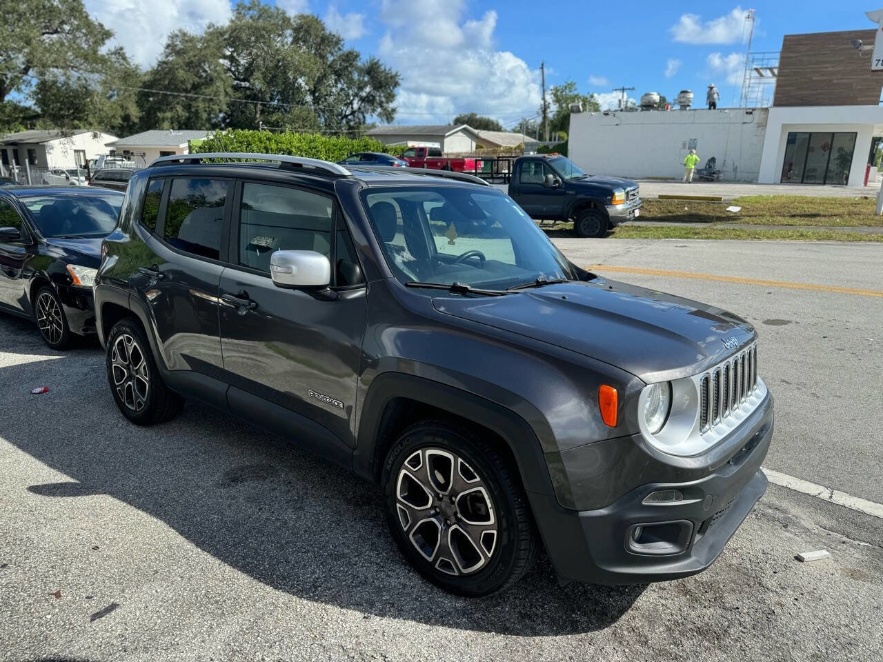 Used 2017 Jeep Renegade Limited FWD image 1