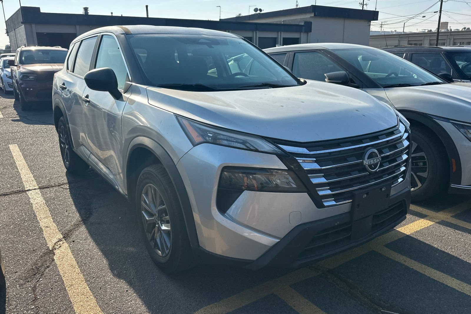 Used 2024 Nissan Rogue S AWD/4WD image 2