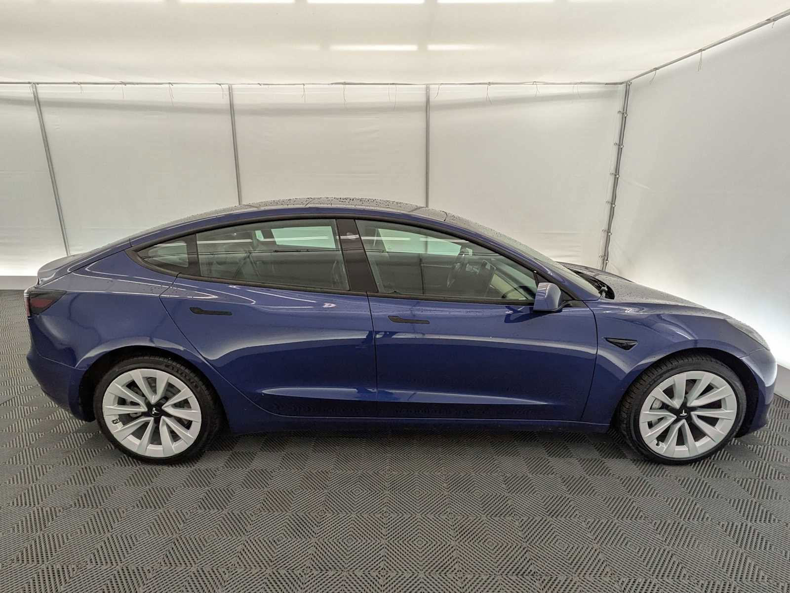 Used 2022 Tesla Model 3 Standard Range image 7