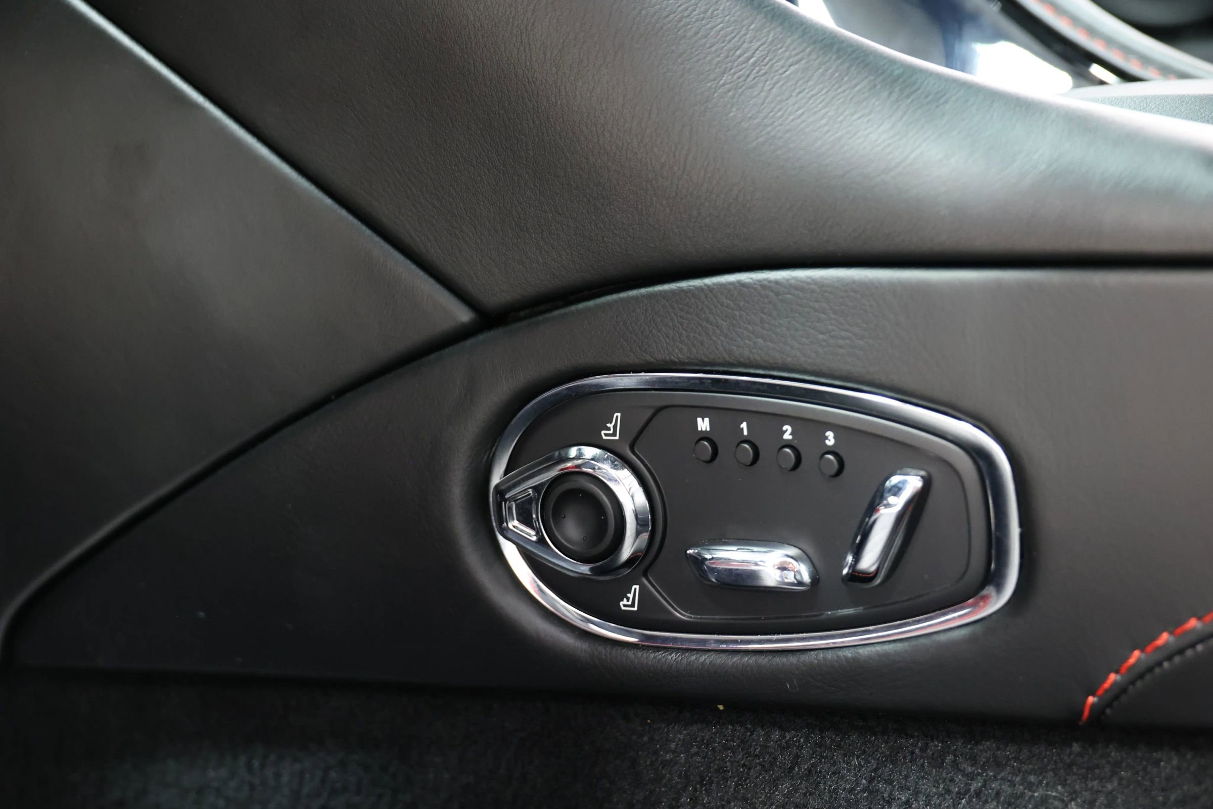 Used 2018 Aston Martin DB11 V12 image 22
