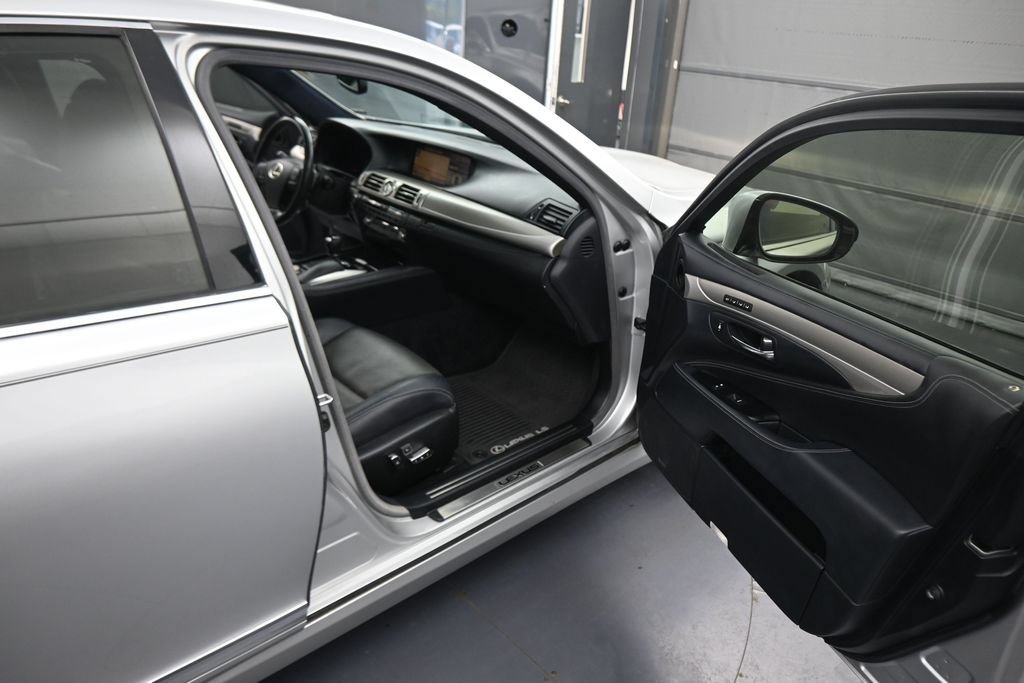Used 2013 Lexus LS 460 AWD w/ F-Sport Pkg image 45