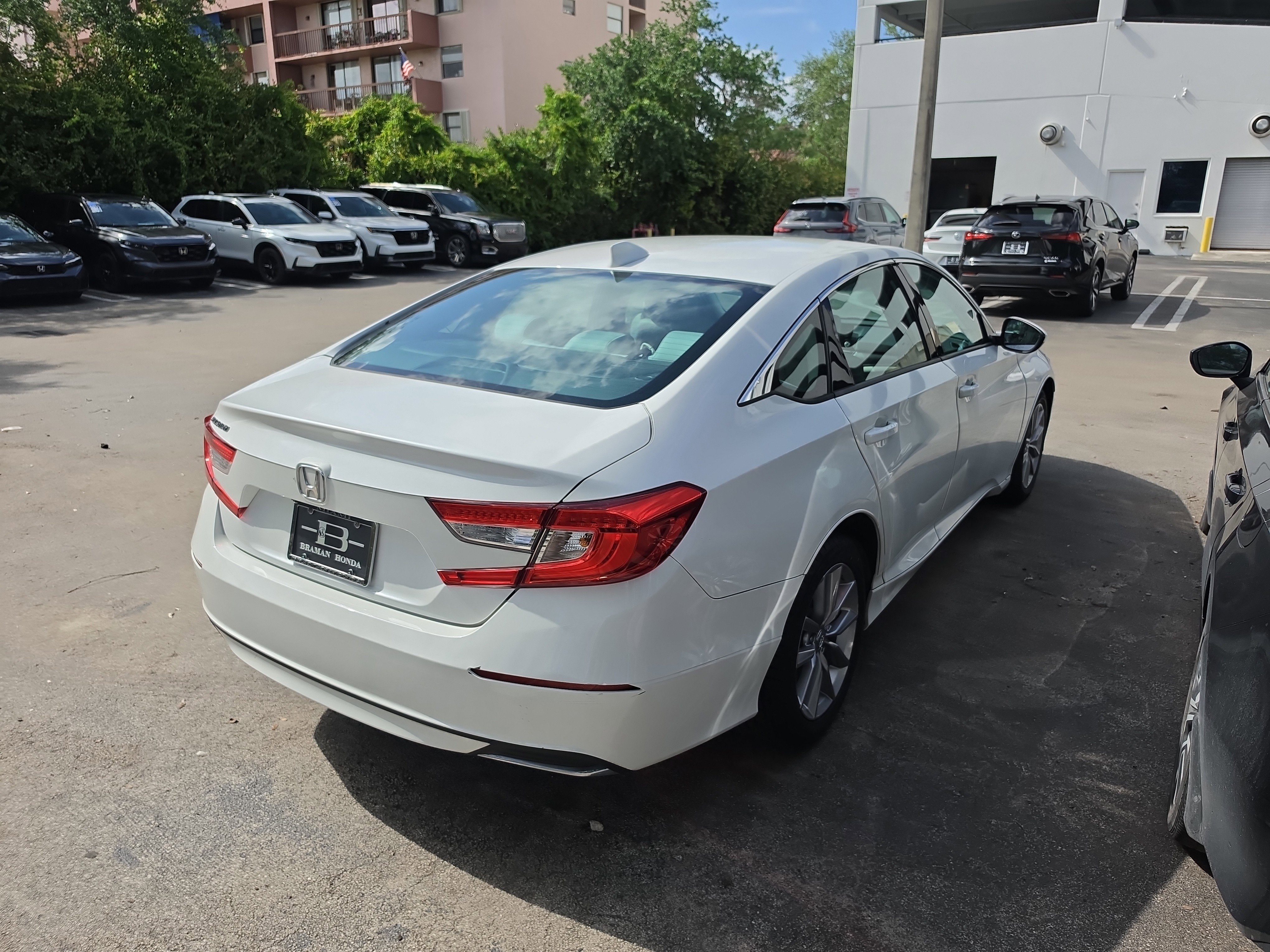 Certified 2022 Honda Accord LX image 4