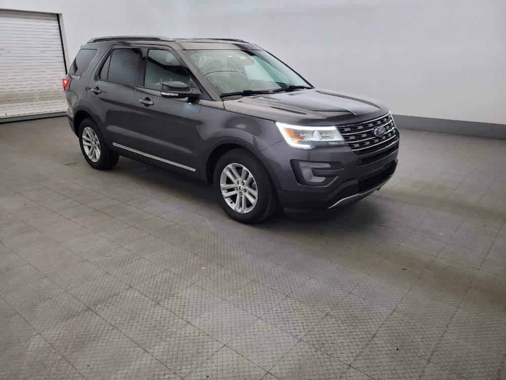 Used 2017 Ford Explorer XLT w/ Equipment Group 202A FWD image 11