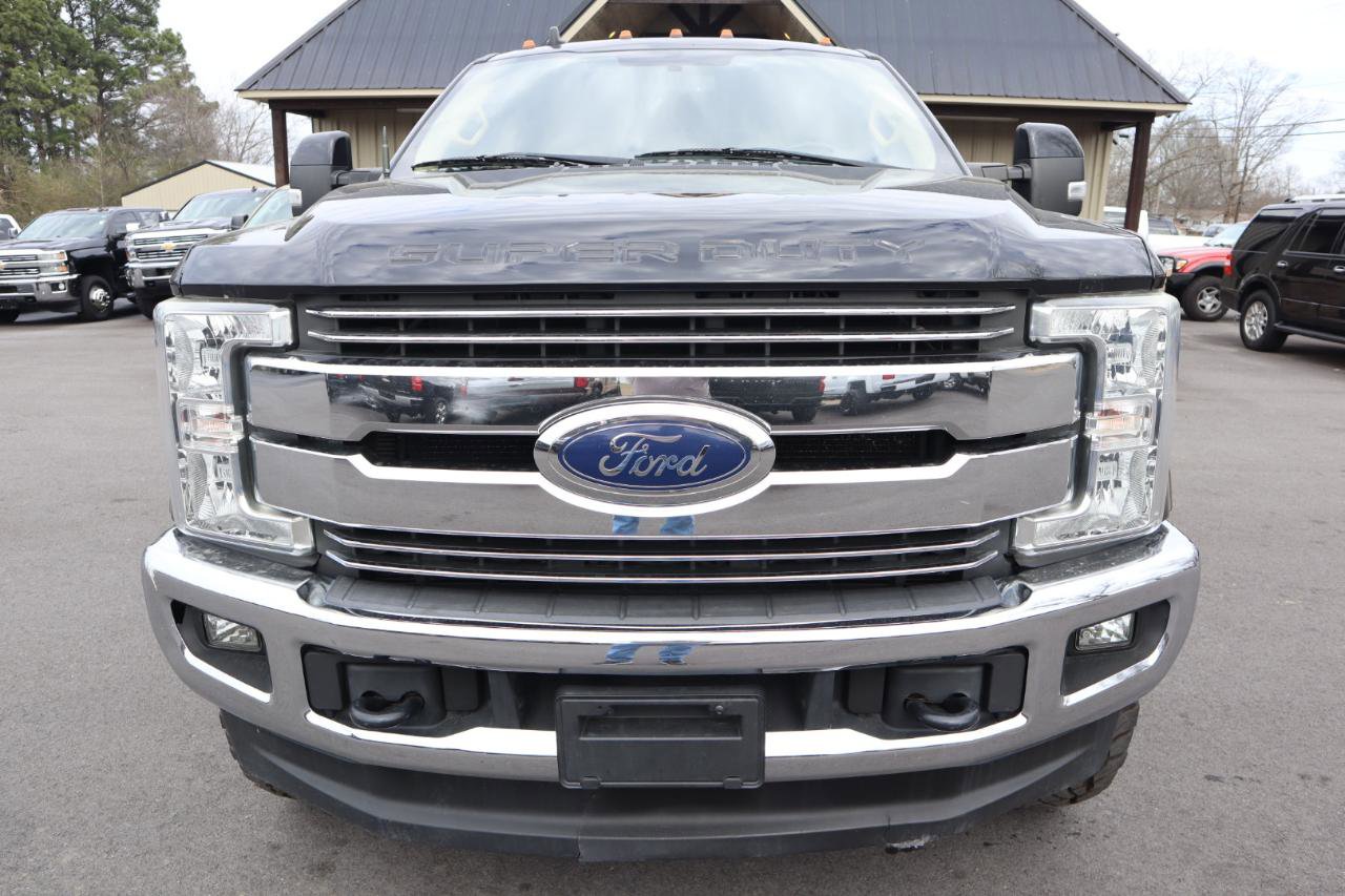 Used 2019 Ford F350 Lariat image 2