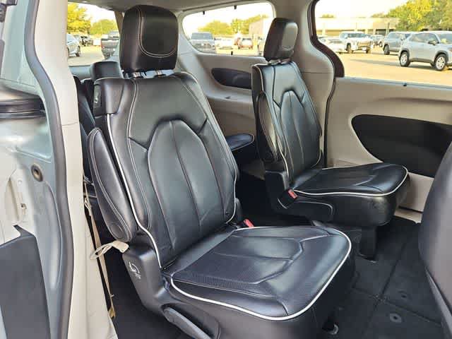 Used 2024 Chrysler Pacifica Limited FWD image 19