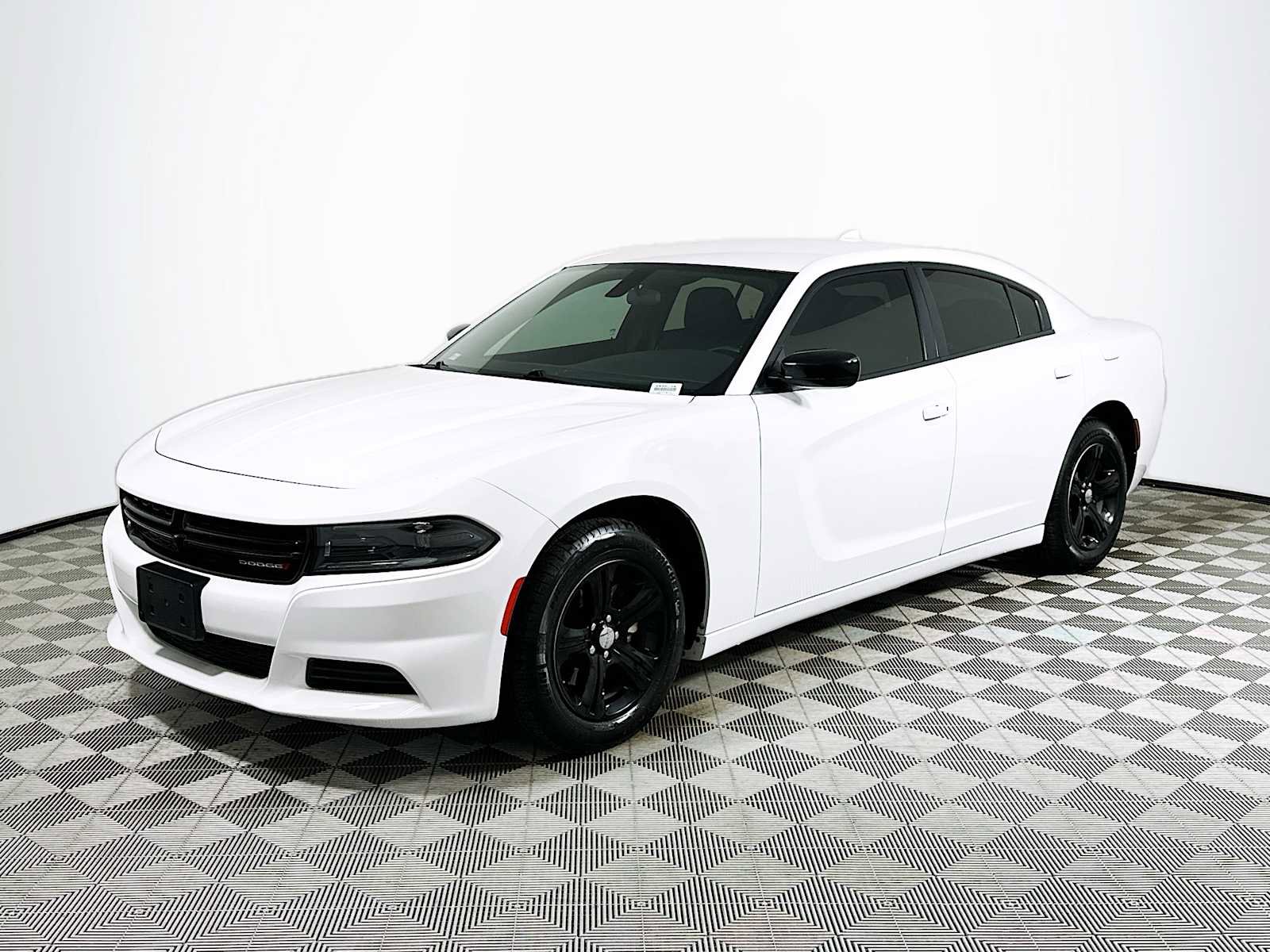 Used 2023 Dodge Charger SXT image 3