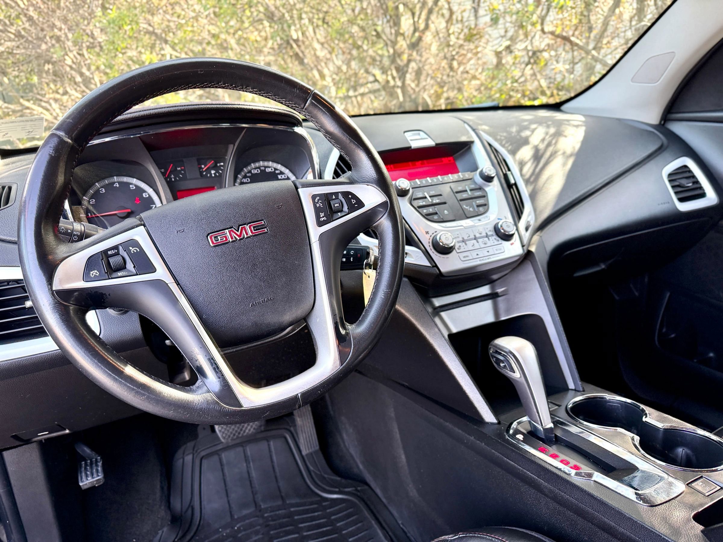 Used 2011 GMC Terrain SLT AWD/4WD image 4