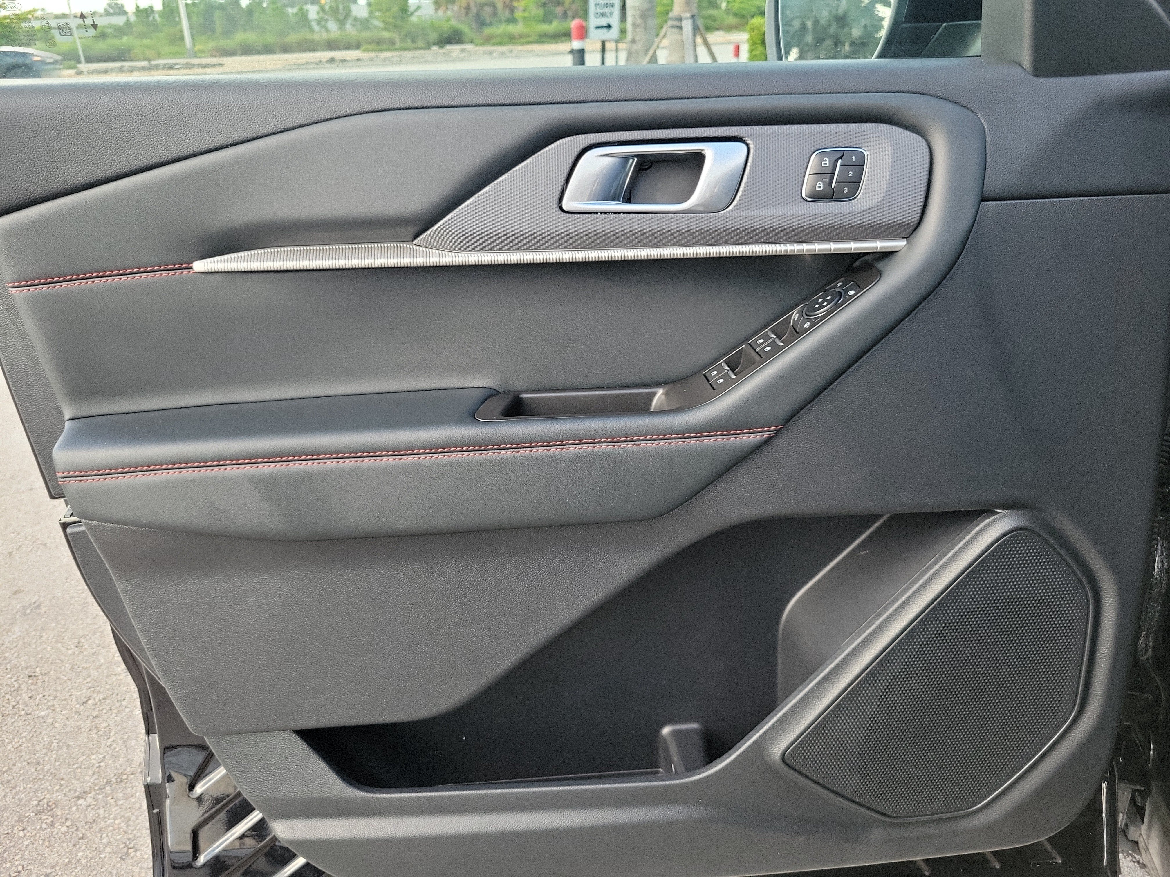 Used 2025 Ford Explorer ST-Line w/ Premium Package RWD image 22