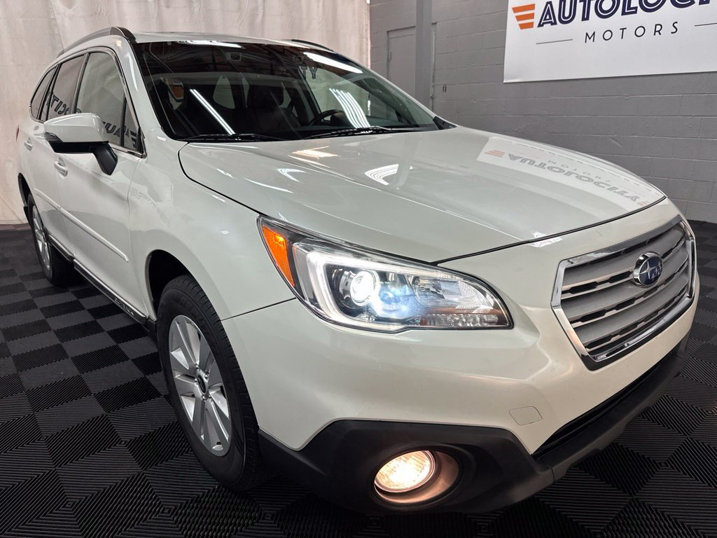 Used 2017 Subaru Outback 2.5i Touring AWD/4WD image 2