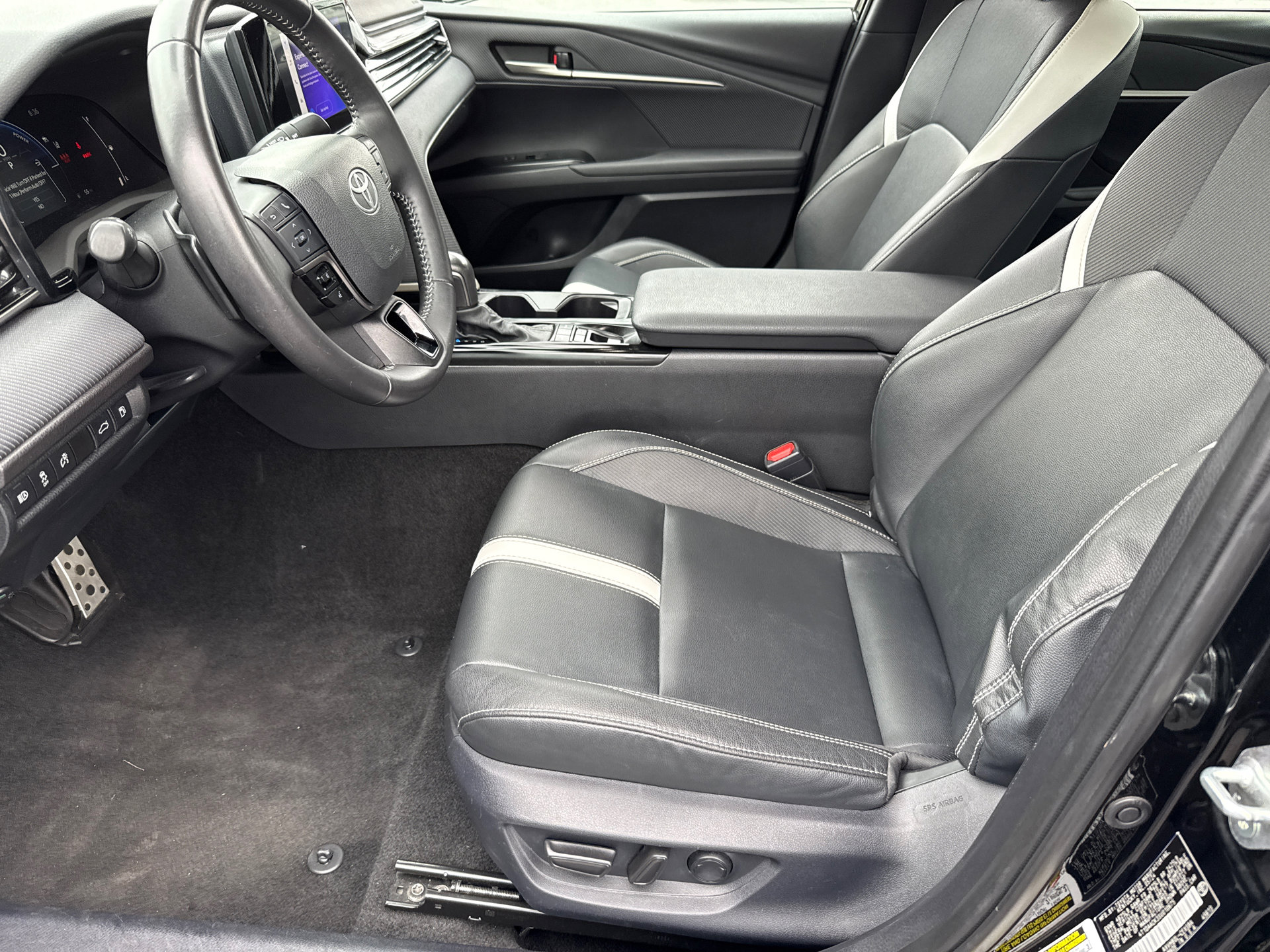 Certified 2025 Toyota Camry SE FWD image 25