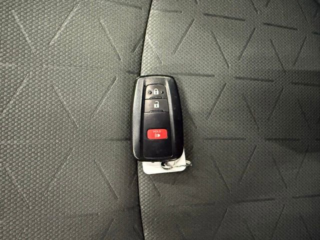 Used 2022 Toyota RAV4 XLE image 24