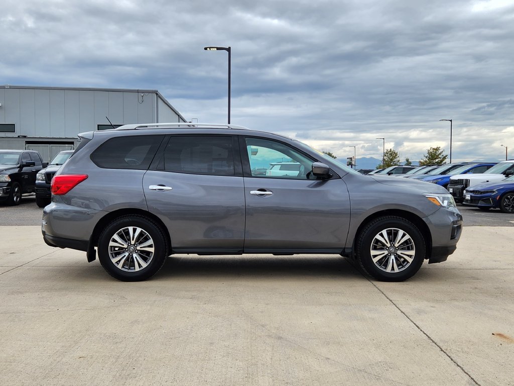 Used 2017 Nissan Pathfinder SV w/ Trailer Tow Package AWD/4WD image 4