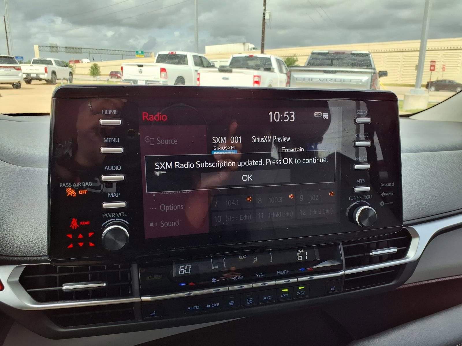 Used 2024 Toyota Sienna XLE FWD image 21