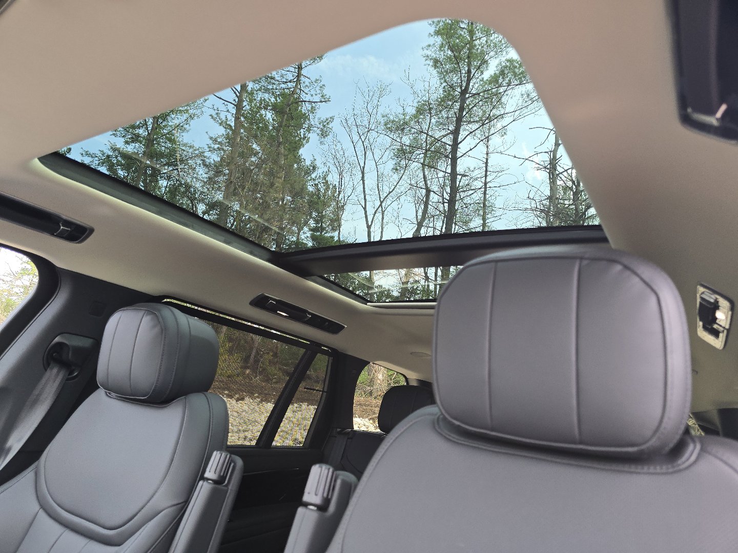 New 2026 Land Rover Range Rover Long Wheelbase SE image 3