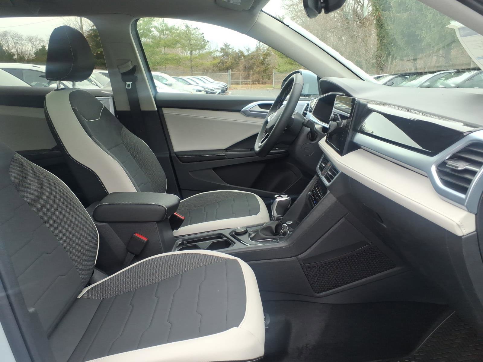 New 2026 Volkswagen Taos SE image 5