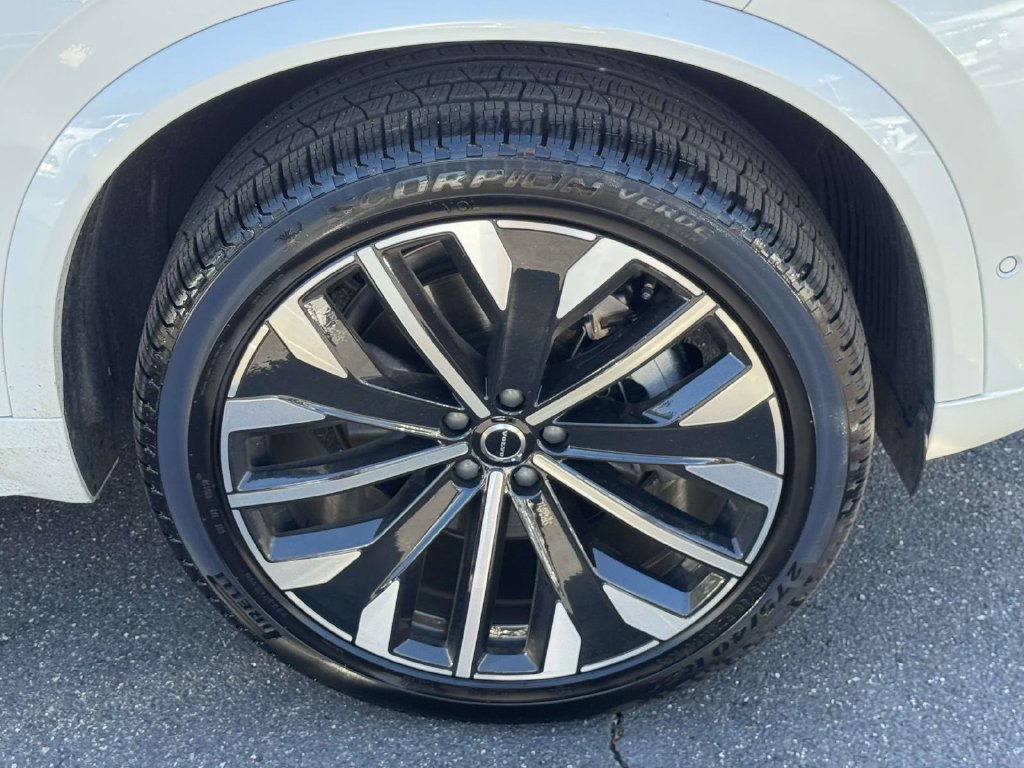 Used 2026 Volvo XC90 B6 Plus w/ Protection Package Premier AWD/4WD image 6
