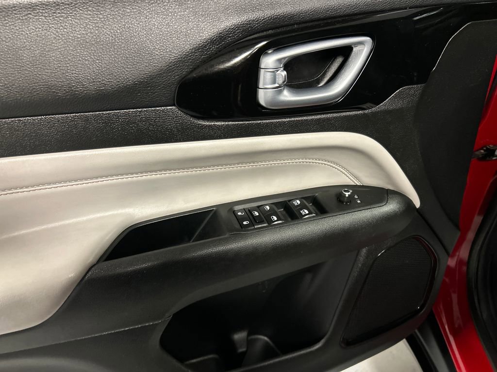 Used 2023 Jeep Compass Limited image 13