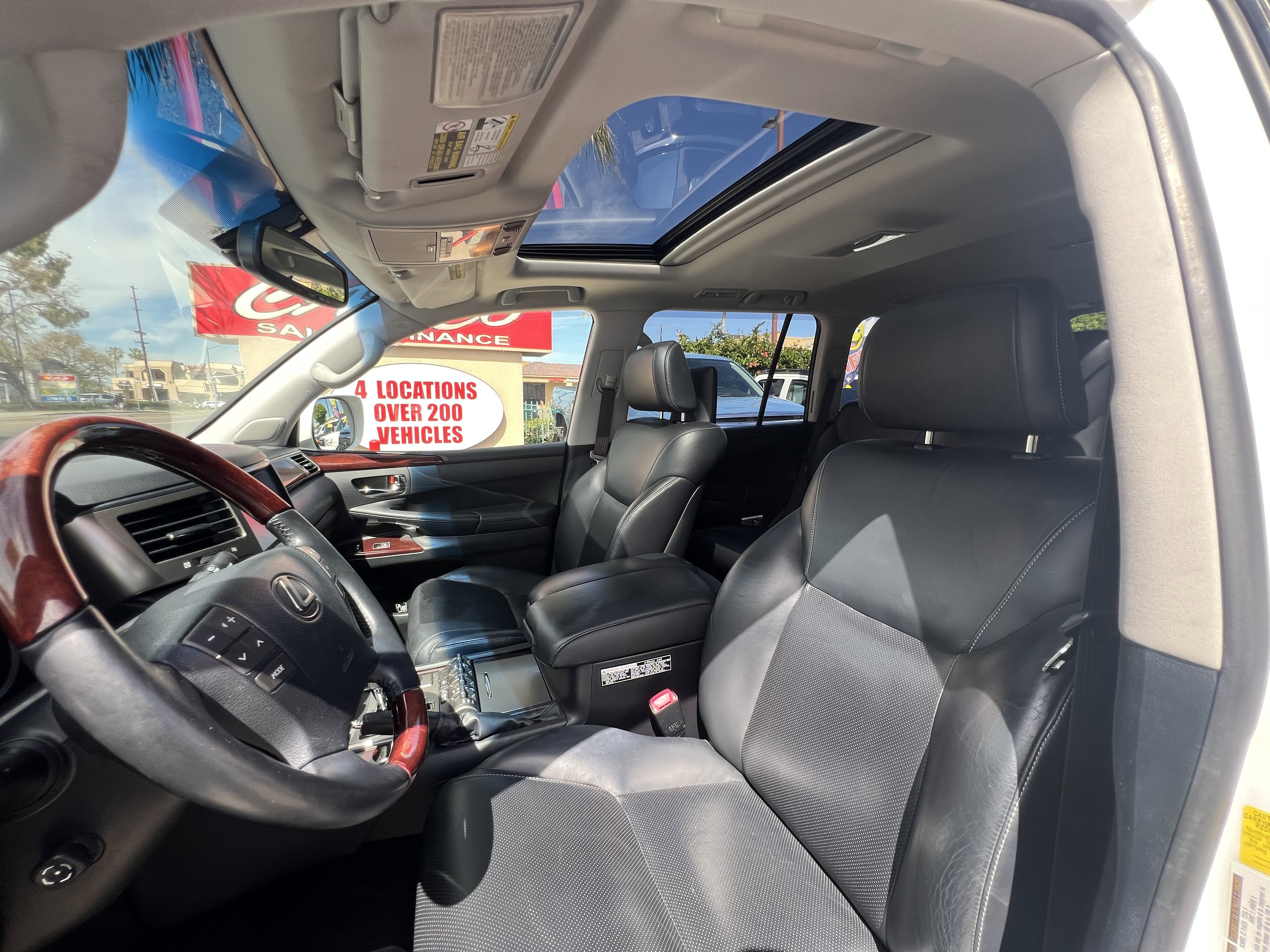 Used 2013 Lexus LX 570 4WD w/ Luxury Pkg image 14