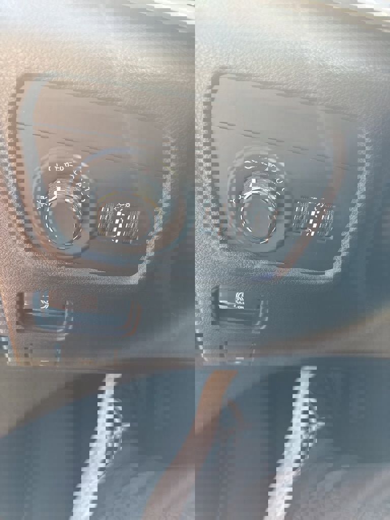 Used 2022 Jeep Grand Cherokee L Laredo w/ Luxury Tech Group I image 23