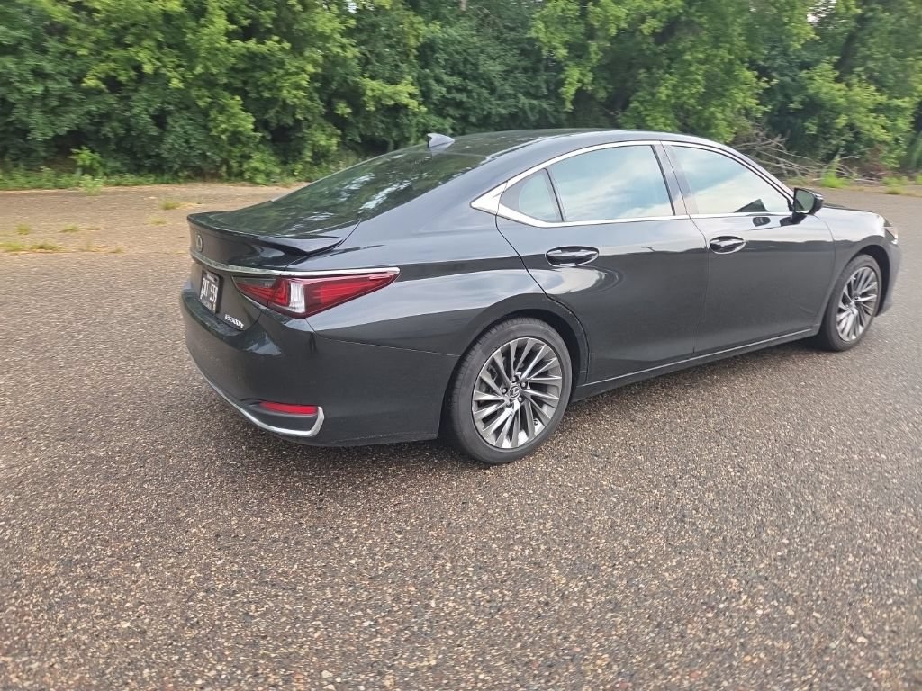 Used 2024 Lexus ES 300h Ultra Luxury w/ Accessory Package (Z1) FWD image 20