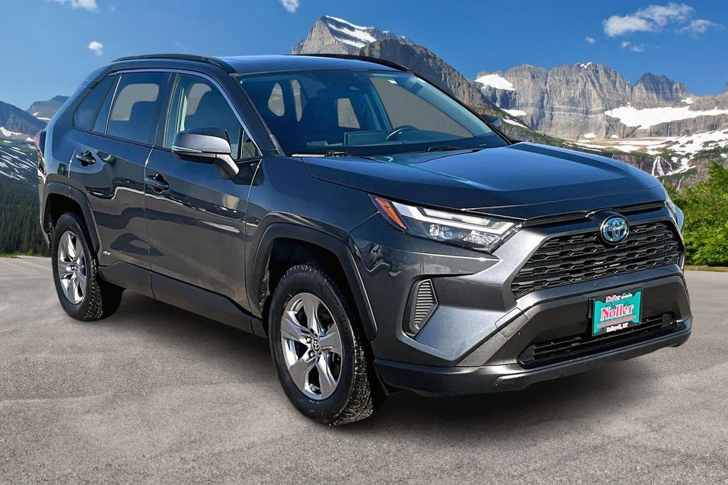 Used 2022 Toyota RAV4 XLE w/ Convenience Package image 12